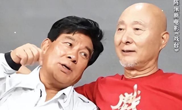 张艺谋没捧火，吴京带不红，如今50岁的他演完《戏台》终于被认识