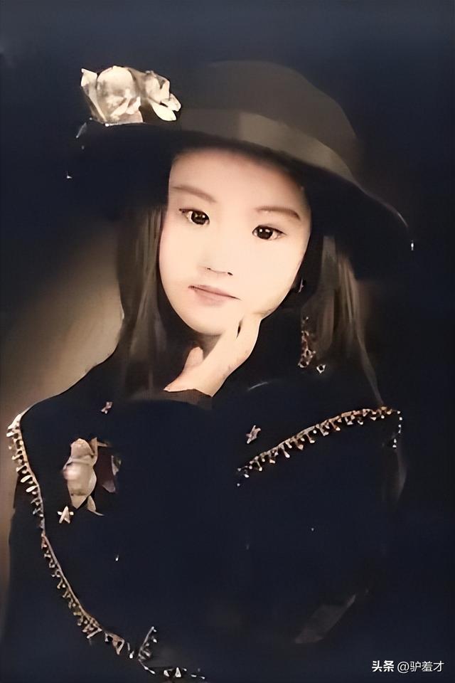 一场香港大火	，让大家看清38岁刘亦菲的“真面目	”，赵立坚说对了