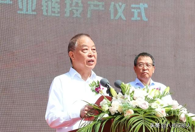 一年狂赚786亿，吞并18个村庄，村长身家165亿，他们是干啥的？