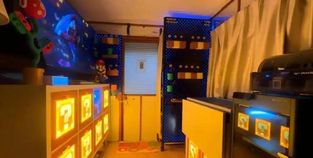 住进车里的年轻人：不租房不买房，5平米最自由