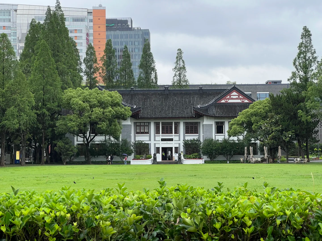 刷爆朋友圈的上海一人行攻略！6 个免费室内场馆，爽逛一整天