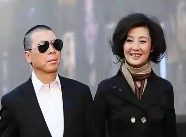 徐帆回应离婚5个月	，冯小刚近况曝光，他的“小心思”再藏不住了