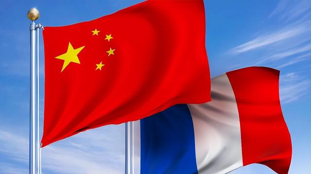 一夜之间，法国政府被推翻，反对派围攻马克龙，中国接到特殊求助