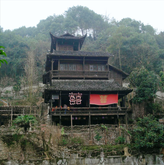 走进张家界土司城，邂逅土家千年文化与世界吉尼斯奇迹
