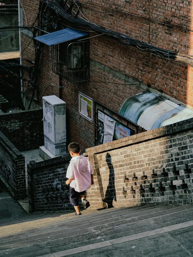 去了四川小香港，走高圆圆的路，被这座老城甜到了