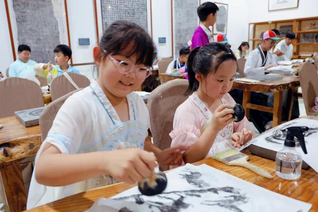 暑期旅游持续升温,敦煌阳关研学游、亲子游“热”力全开