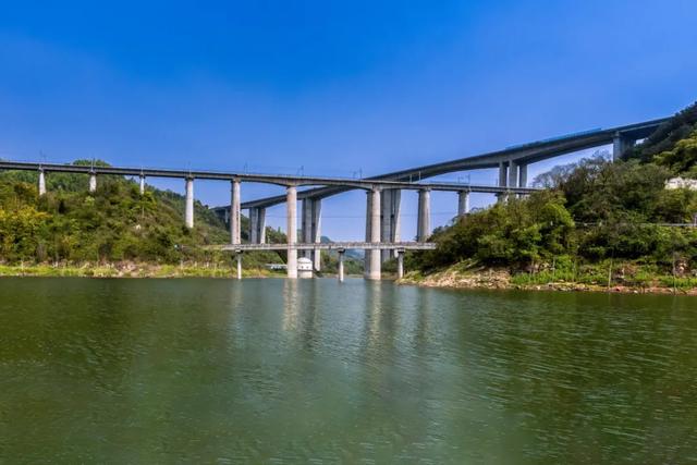 小布丁·早安丨地名里的重庆：渝北王家街道，半城空港半山水