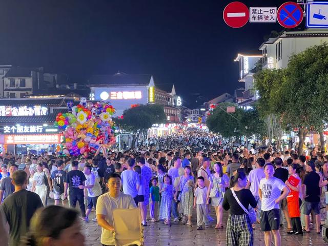 阳朔：暑期旅游服务提质，让山水之约更惬意​