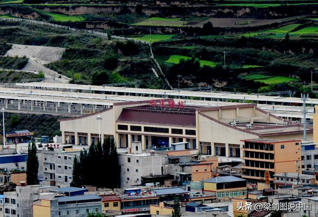 甘肃省陇南市宕昌县，哈达铺镇红军长征经过90周年纪念盛世。