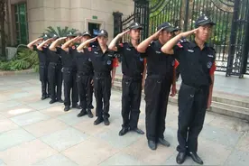 尴尬礼仪：保安大哥，咱这礼别敬了，行吗？图片