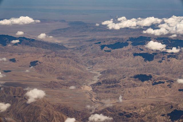 别拿生命开玩笑，中国四大无人区到底有多吓人？可能进去就出不来