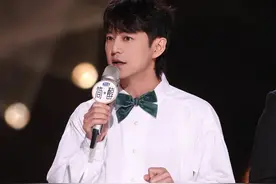 何炅回归《歌手2024》，展现强大专业实力，一个小举动好暖心！图片