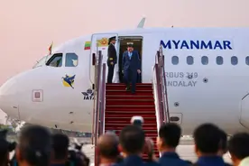 缅甸国管委主席敏昂莱大将访俄归来图片