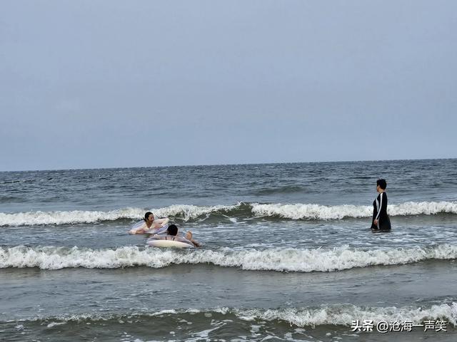 尽情享受大海的温暖怀抱吧，畅游遨游，拥抱拥有！