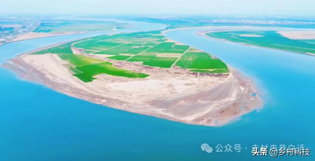 打卡临潼畅心湾，车开到堤坝上露营烧烤，比黄河的乾坤湾还舒畅！