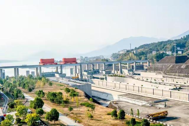 文/任天义：乙巳秋三峡纪行：江峡雄关藏古韵，高坝横空壮国魂