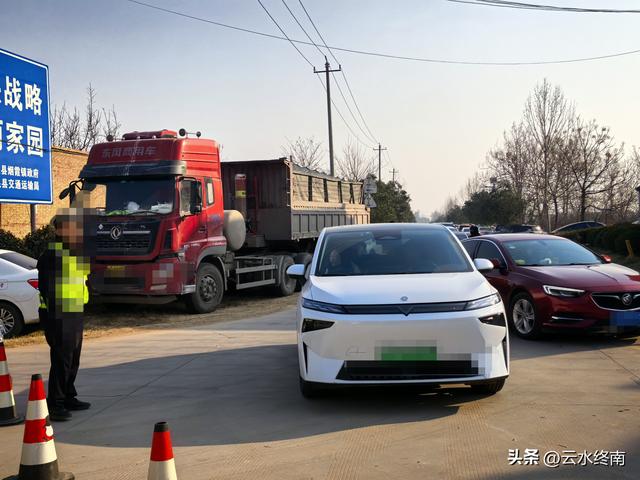 咸阳这地方不要去了！景色就这，到地方还要走1小时，还堵得不行