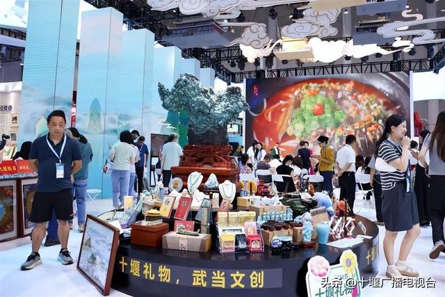 “猛士”车前打太极！中国文化旅游产业博览会十堰展区圈粉无数