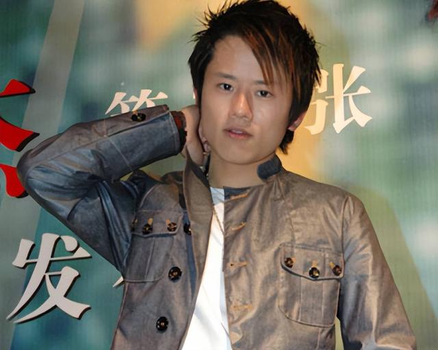 央媒发文，42岁张杰高调官宣喜讯，全网恭喜，终于等到这一天