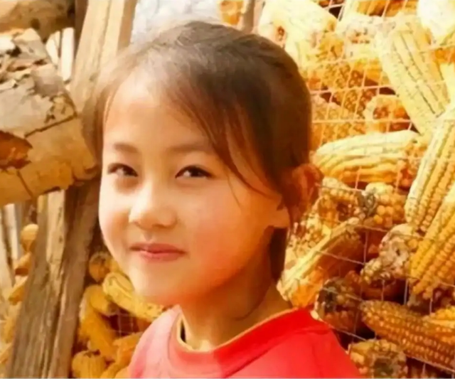 没钱还硬装？宁夏一笑成名拒绝百万签约的小女孩，现在成了这样