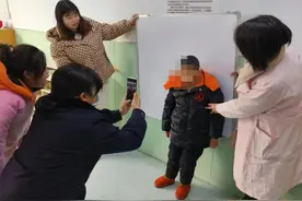 新庙派出所户籍民警走进福利院为特殊儿童办理身份证图片