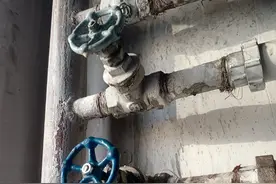 换两个阀门维修师傅问我要700块钱，这个钱我让房东出了图片