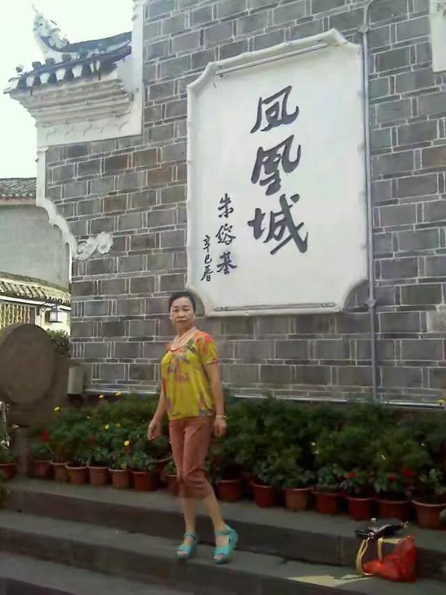 五彩斑斓营造出如梦如幻的古典意境