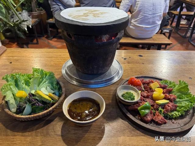 越南深山藏着个“宝藏县城”！美食好吃一百倍，去过南法的都馋哭