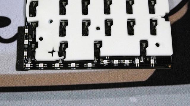 雷柏V700DIY-98拆解：7层消音+凯华定制快银轴，机械键盘卷疯了！