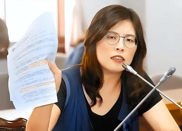 美国劝没用，郑丽文向赖清德宣战	，岛内风向大变，半数挺九二共识