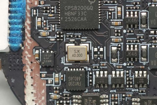 完美适配iPhone 17系列新机，谷歌25W Qi2.2磁吸无线充电器拆解