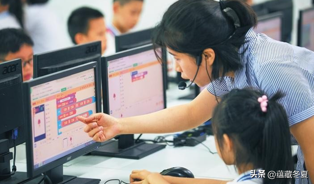 教育部扔下重磅炸弹：2026年开始，全国一律不准再买校外商业试卷