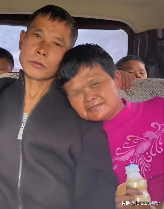 小马云十年后长大，现在跟着表哥拍视频为生，梦想是娶媳妇