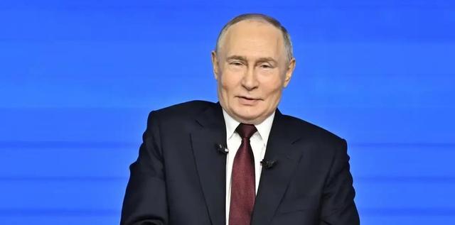 普京公开承认恋爱！卡巴耶娃再成焦点，俄“第一夫人”浮出水面？