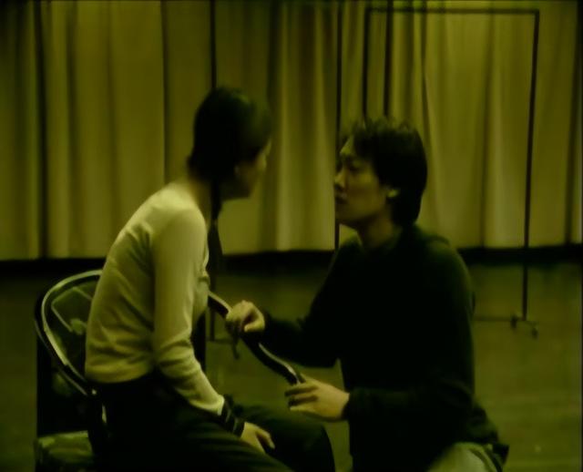 辛柏青近况曝光：妻子离世仅5个月，身边美女相伴，一举动败好感