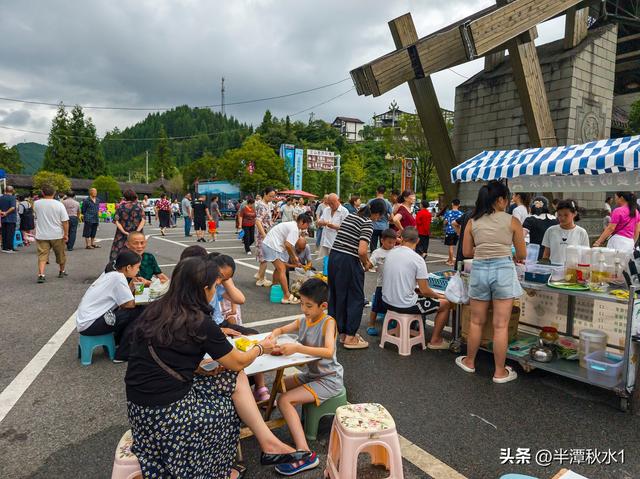 清凉经济热力十足！洪雅瓦屋山镇成避暑“顶流”