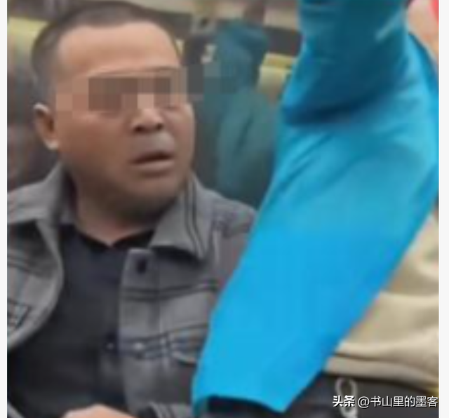 地铁老人强坐女生腿后续：公开耍流氓，知情人爆身份，真不简单