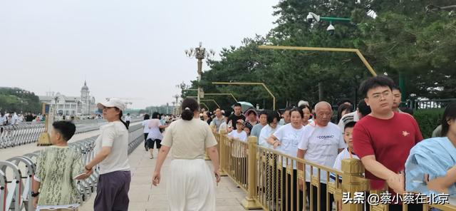2025年7月15日上午，毛主席纪念堂前发生的真实场景，大家看看吧