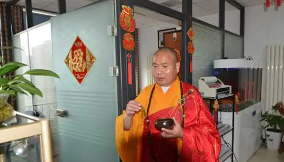 释永信风波再发酵，多位女星被牵连，他身上的3大谜团该解开了