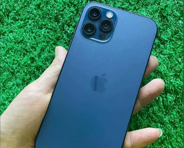 到底是华为模仿苹果，还是苹果抄袭华为？mate70 air掀起千层浪