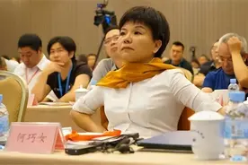 向美国豪捐95亿，却不给中国员工发工资，“中国女首善”终被曝光图片