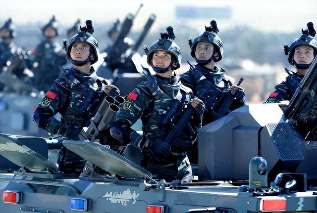 美国就算一动不动，中国20年也追不上，九三阅兵打了多少专家的脸