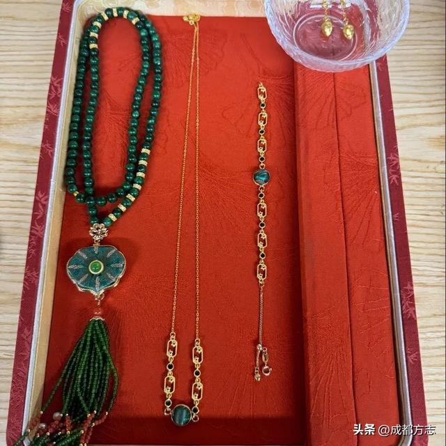 来都来了，不带件“成都礼物”走怎么行啊！