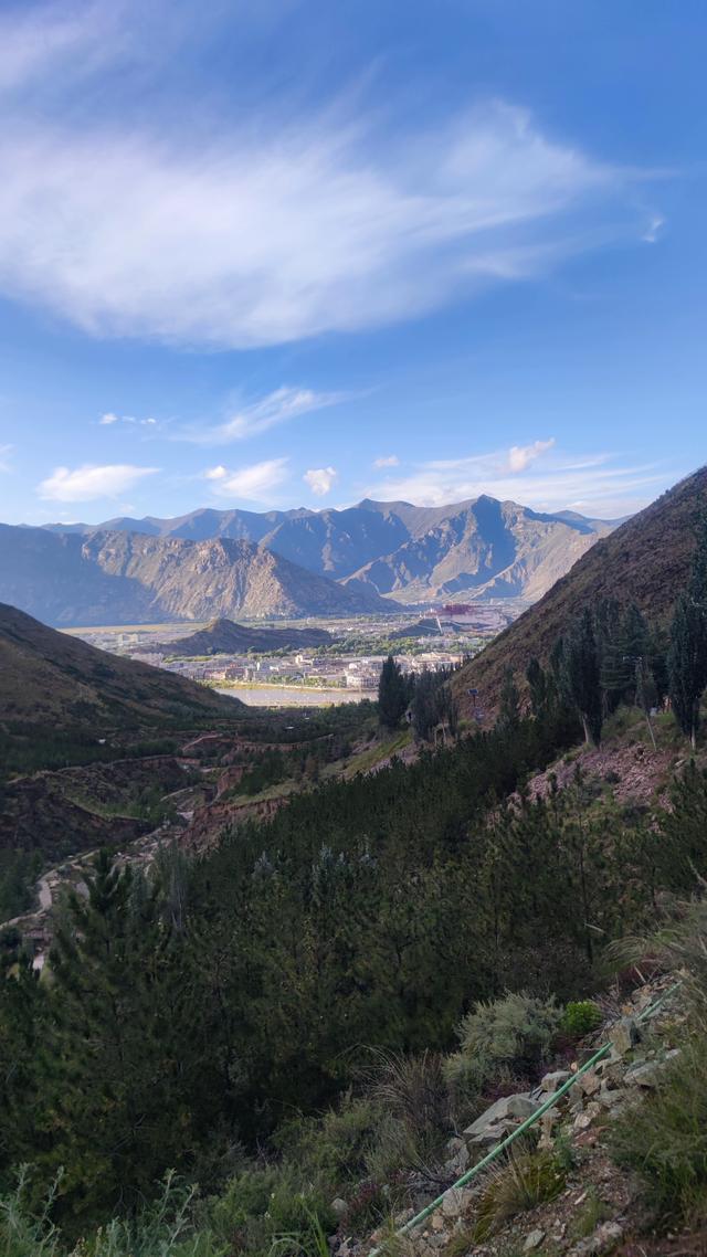 爬拉萨南山公园