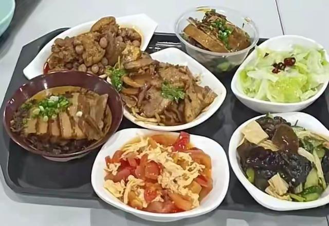 重庆荣昌政府食唐再次成为焦点，这是单日中午消费550斤大米