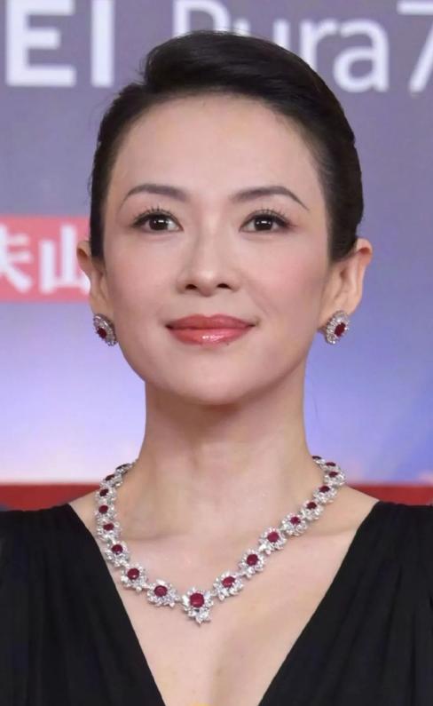 离婚两年后，46岁章子怡再次官宣喜讯	，这一次森林北输得彻底