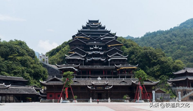 九黎石寨烟雨行 作者：铁道兵二师六团学生三连 吉农