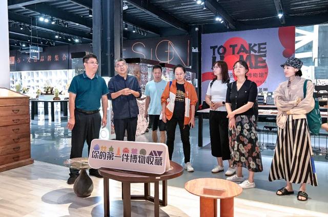 国家自然博物馆党委书记、常务副馆长万士林莅临英良集团参观指导