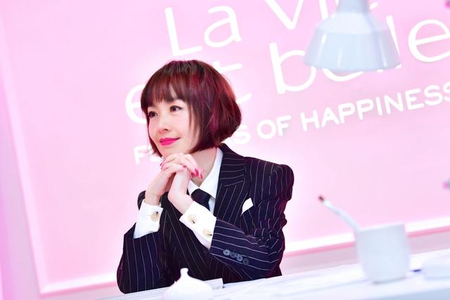 55岁发福后的鲁豫很养眼，如今胖出新宽度，曾经的她真没法看！