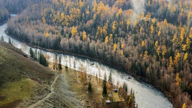 云雾缭绕 喀纳斯驼颈湾